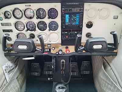 Cessna 172n interior preview