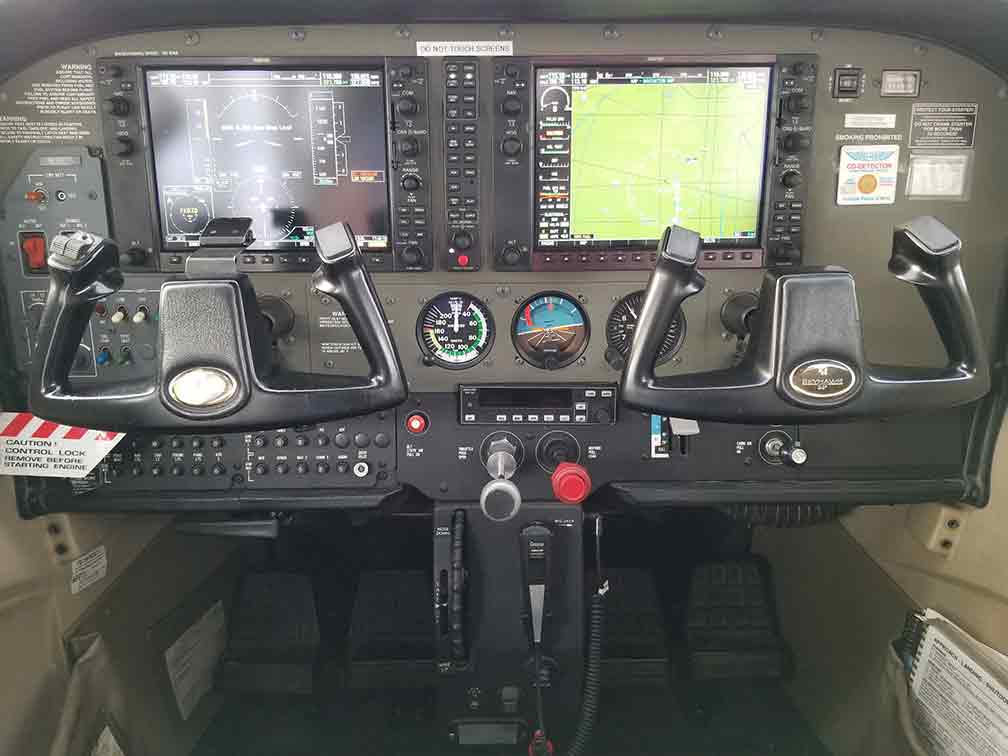 Cessna 172S interior with glass cockpit and G1000 panel